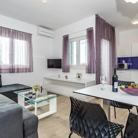 Apartment In Rogoznica With Sauna Rogoznica (Sibenik-Knin)